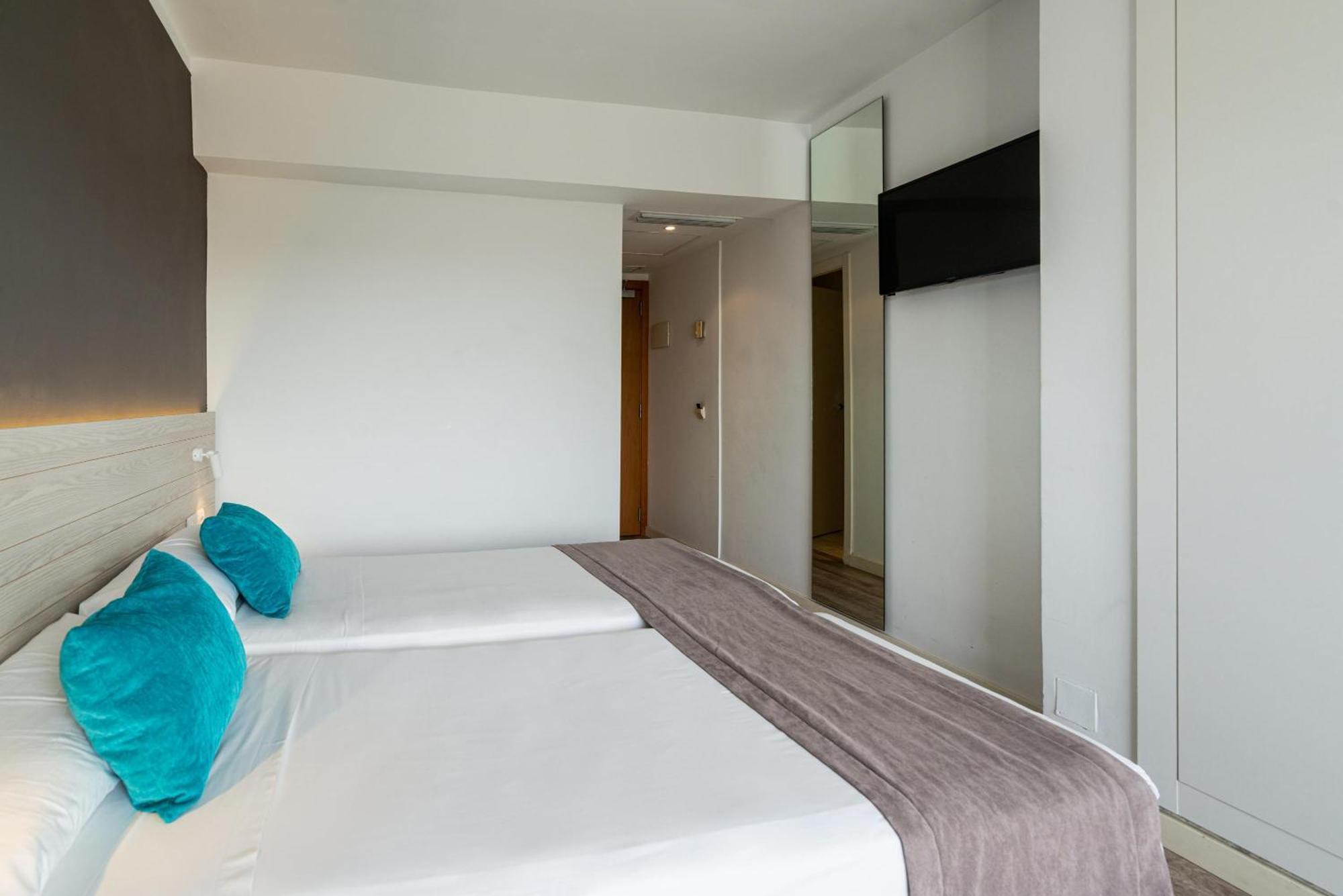 Twin Room Shower,1528231702:JPEG
